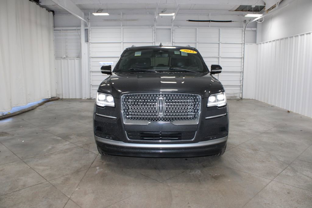 Used 2023 Lincoln Navigator Reserve AWD/4WD image 3