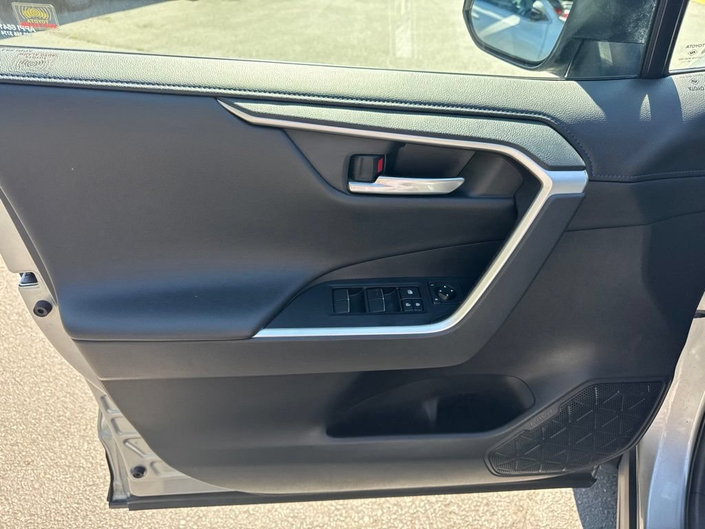 Used 2021 Toyota RAV4 XSE AWD/4WD image 11