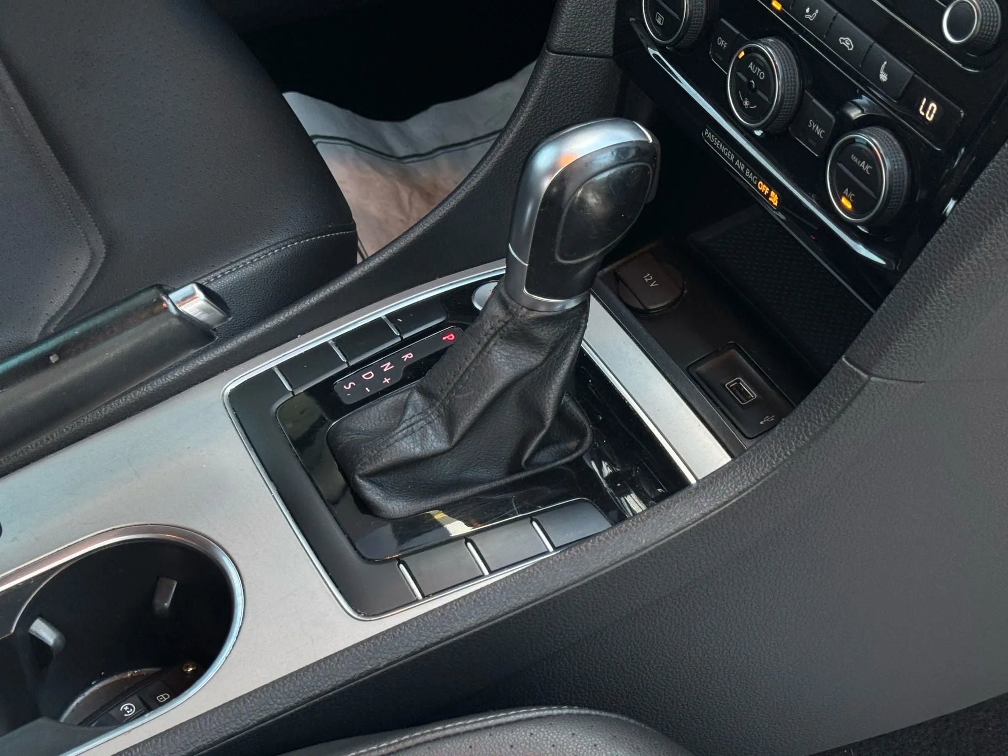 Used 2020 Volkswagen Passat 2.0T SE image 18