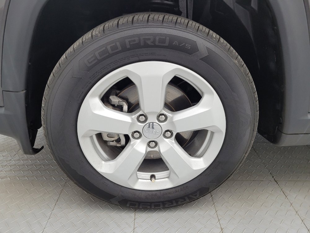 Used 2019 Jeep Compass Latitude image 31