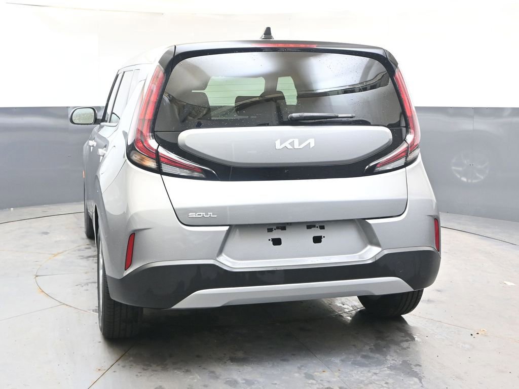 Used 2025 Kia Soul LX w/ LX Technology Package FWD image 4