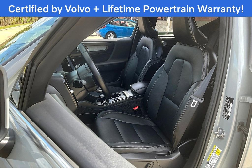 Certified 2025 Volvo XC40 B5 Core image 31
