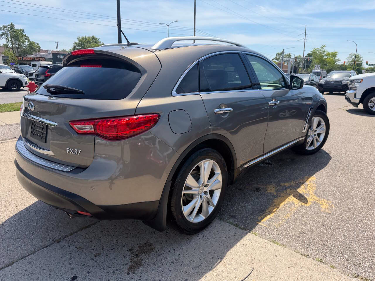 Used 2013 INFINITI FX37 AWD w/ Premium Pkg image 6