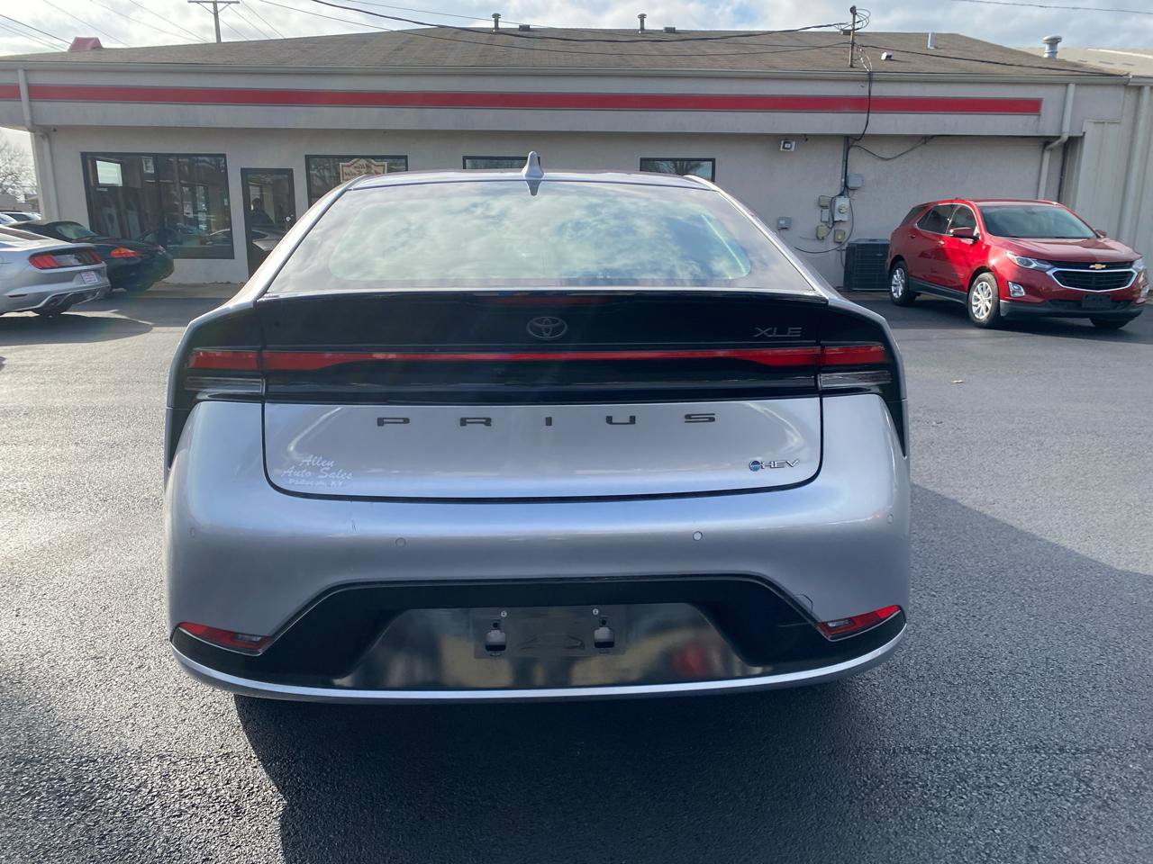 Used 2023 Toyota Prius XLE image 6