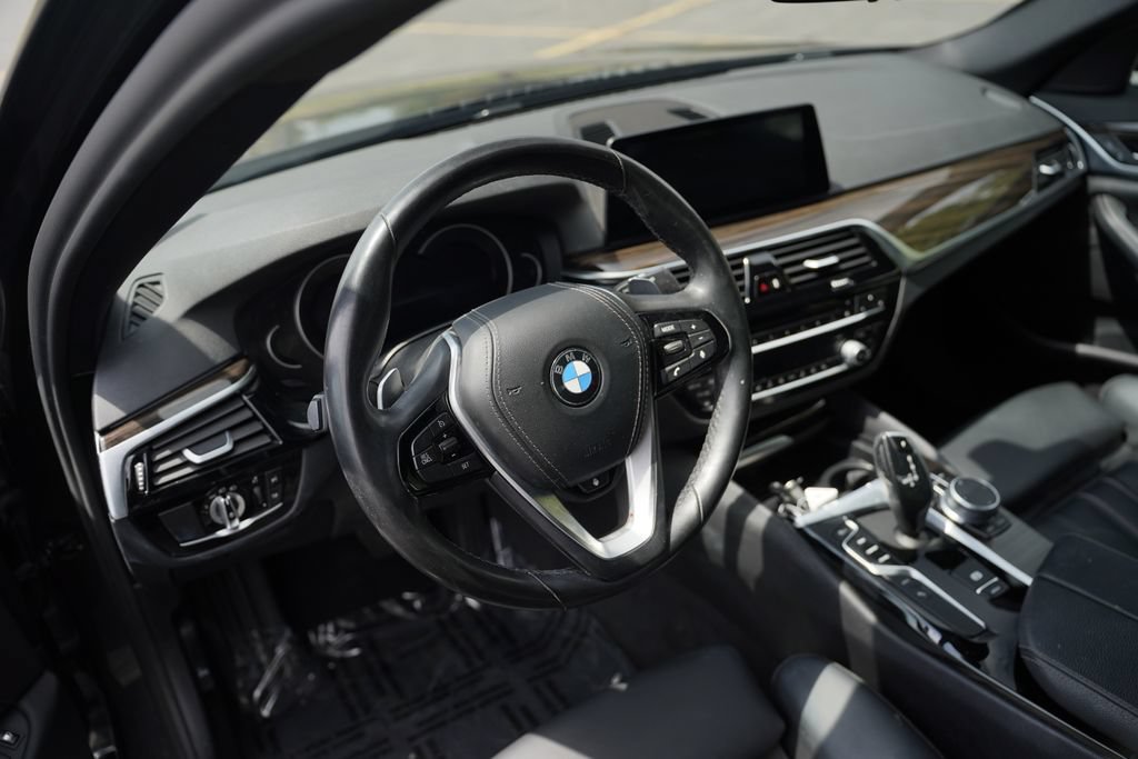 Used 2019 BMW 530e xDrive w/ Convenience Package AWD/4WD image 9