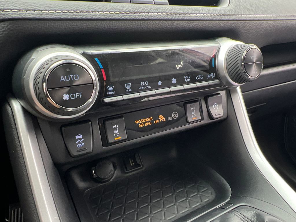 Used 2020 Toyota RAV4 XLE Premium image 23