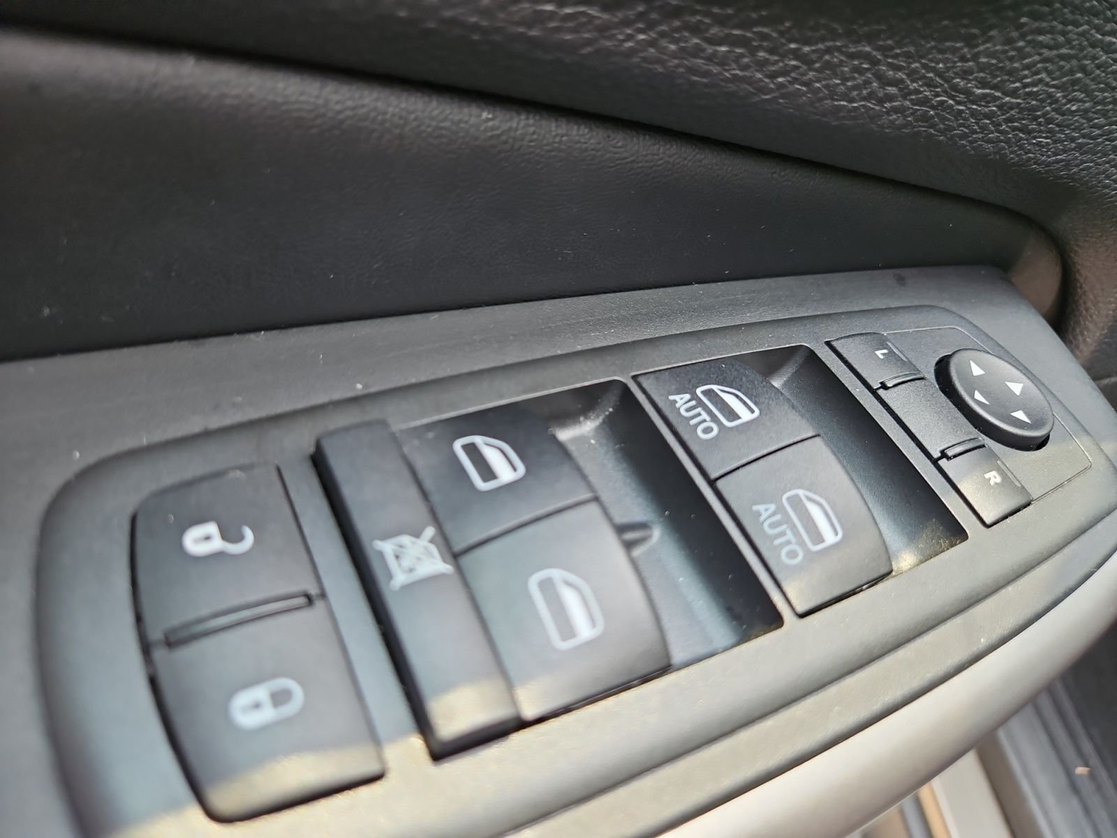 Used 2021 Jeep Cherokee Latitude Plus w/ Sun & Sound Group AWD/4WD image 22