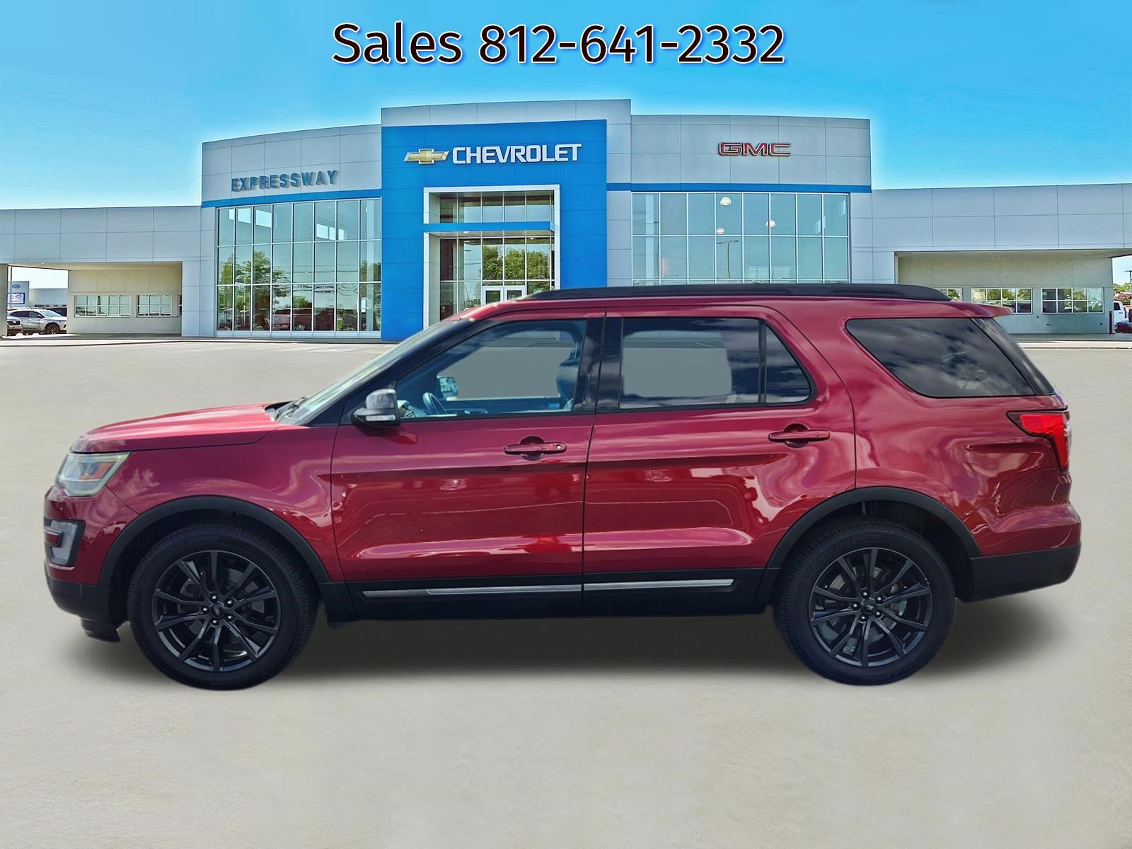 Used 2017 Ford Explorer XLT w/ Equipment Group 202A AWD/4WD image 4