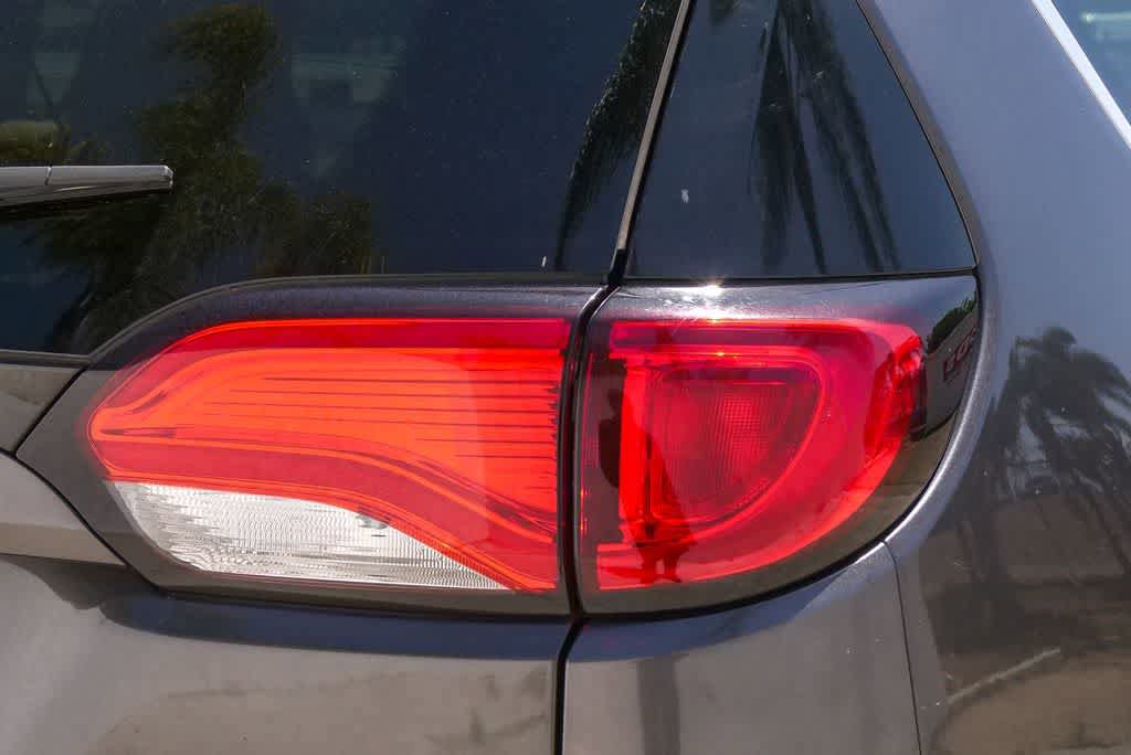 Used 2019 Chrysler Pacifica Touring-L FWD image 9