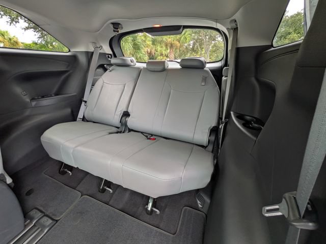 Used 2025 Toyota Sienna XLE FWD image 14