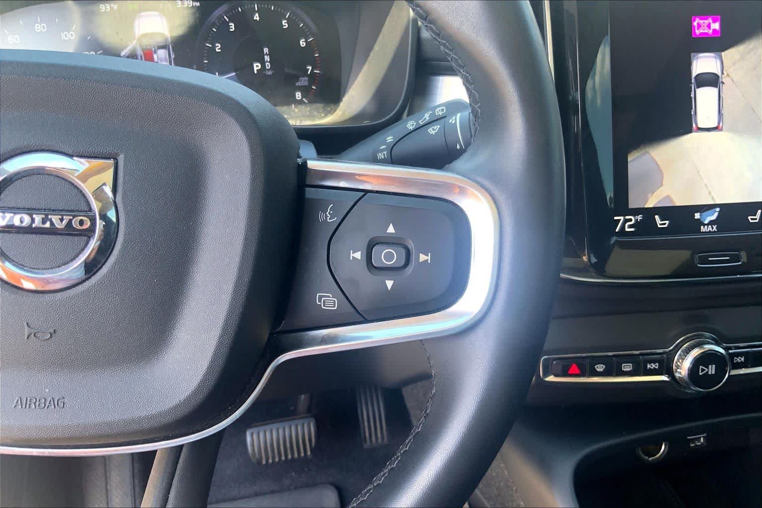 Used 2022 Volvo XC40 T5 Momentum AWD/4WD image 24