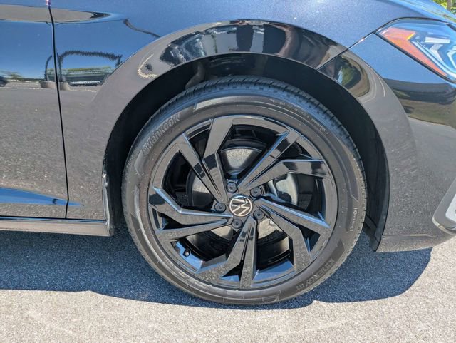 Used 2025 Volkswagen Jetta SE image 11