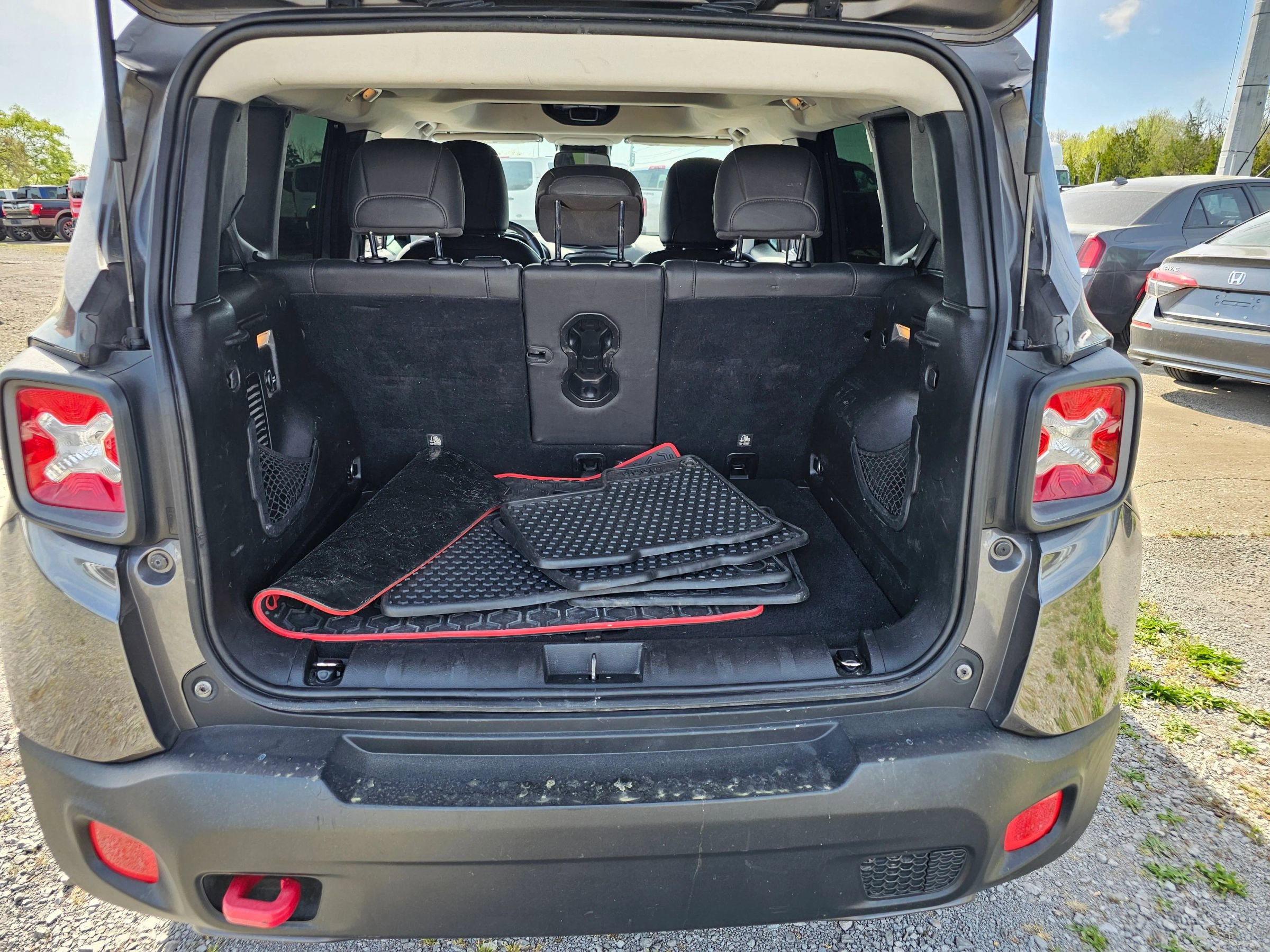 Used 2016 Jeep Renegade Trailhawk w/ Premium Trailhawk Package image 9