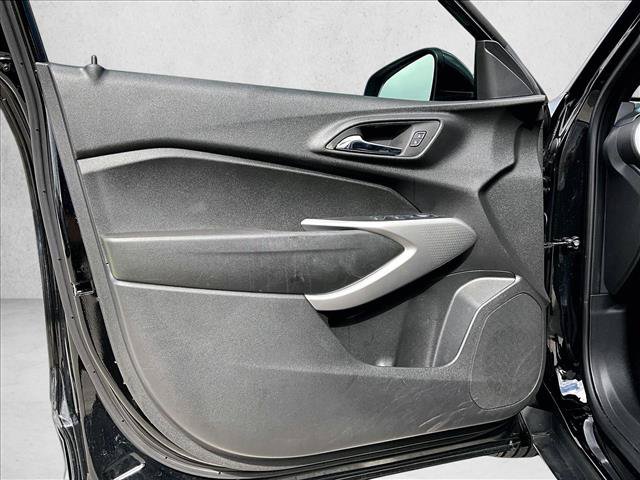 Used 2024 Chevrolet Trax RS FWD image 18