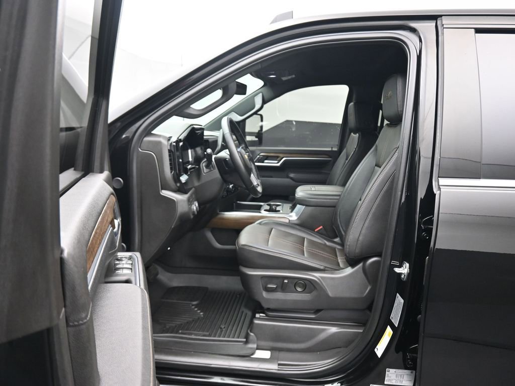 Used 2025 Chevrolet Silverado 2500 High Country image 12
