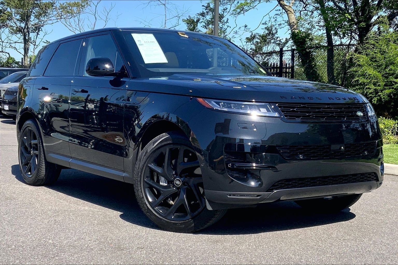 Used 2025 Land Rover Range Rover Sport SE AWD/4WD image 2
