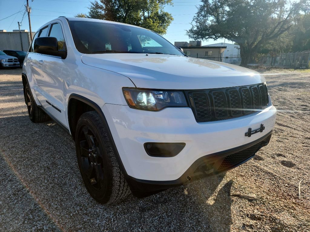 Used 2018 Jeep Grand Cherokee Laredo image 1