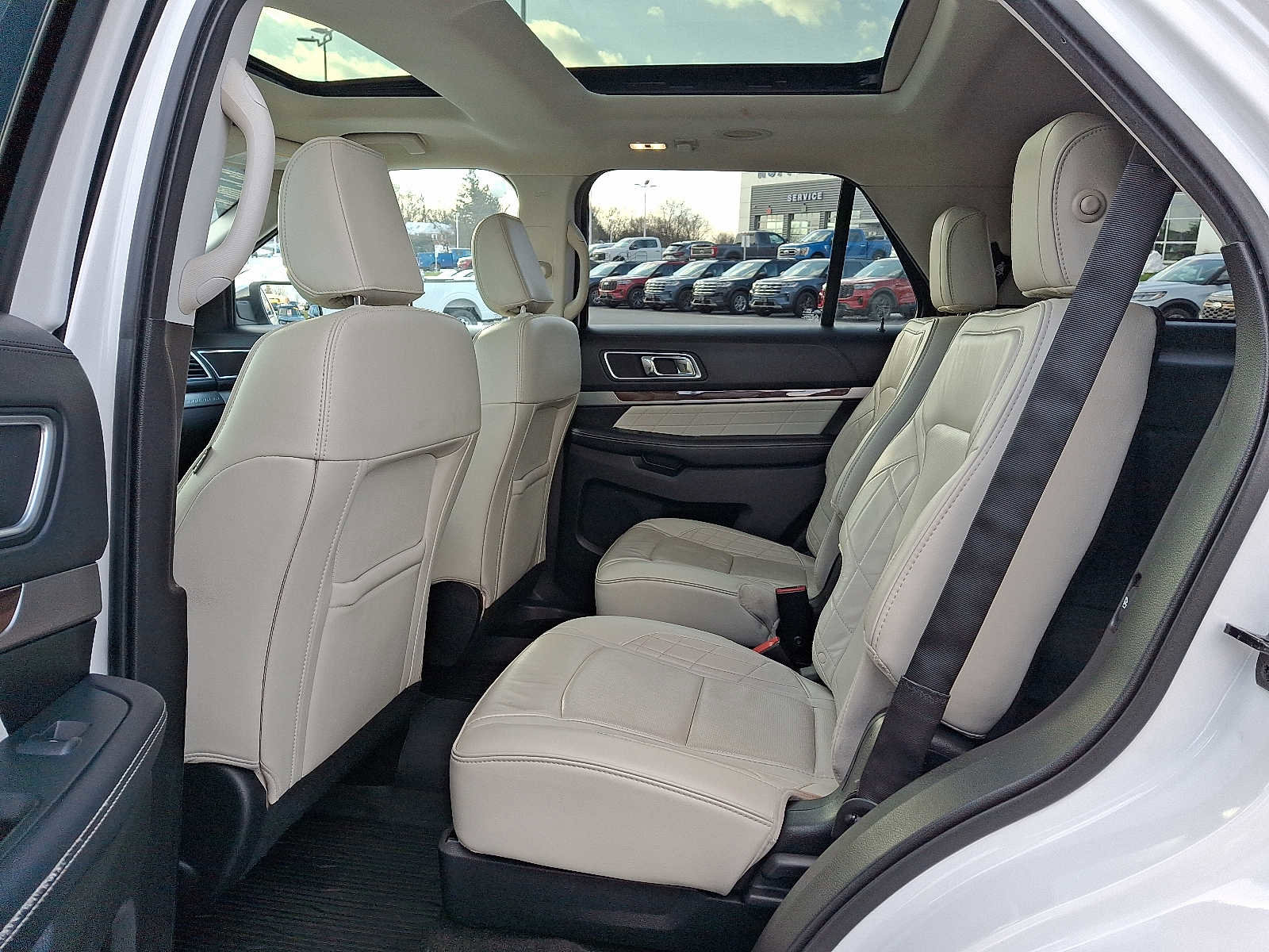 Certified 2018 Ford Explorer Platinum image 10