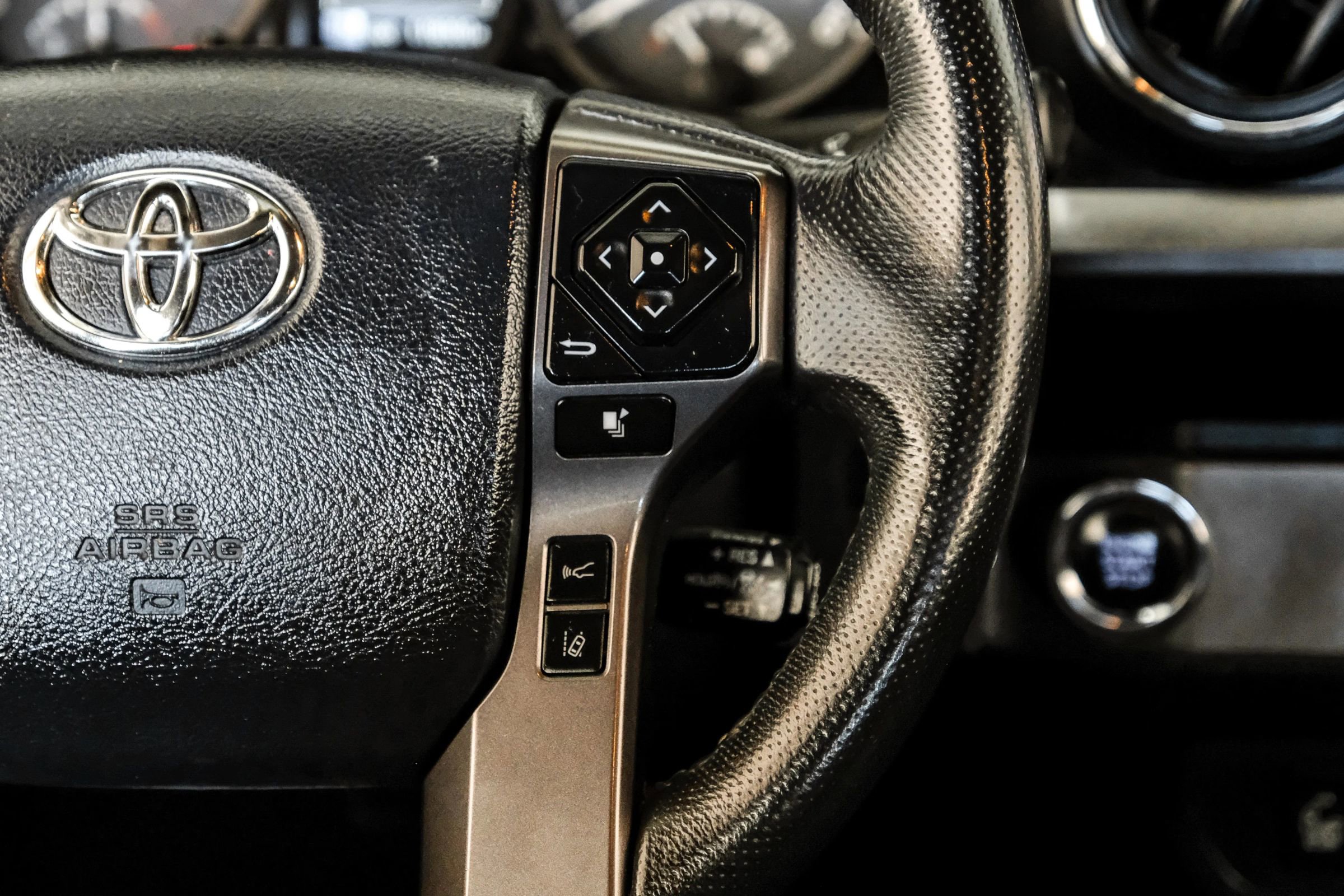 Used 2018 Toyota Tacoma TRD Sport w/ Technology Package RWD image 16