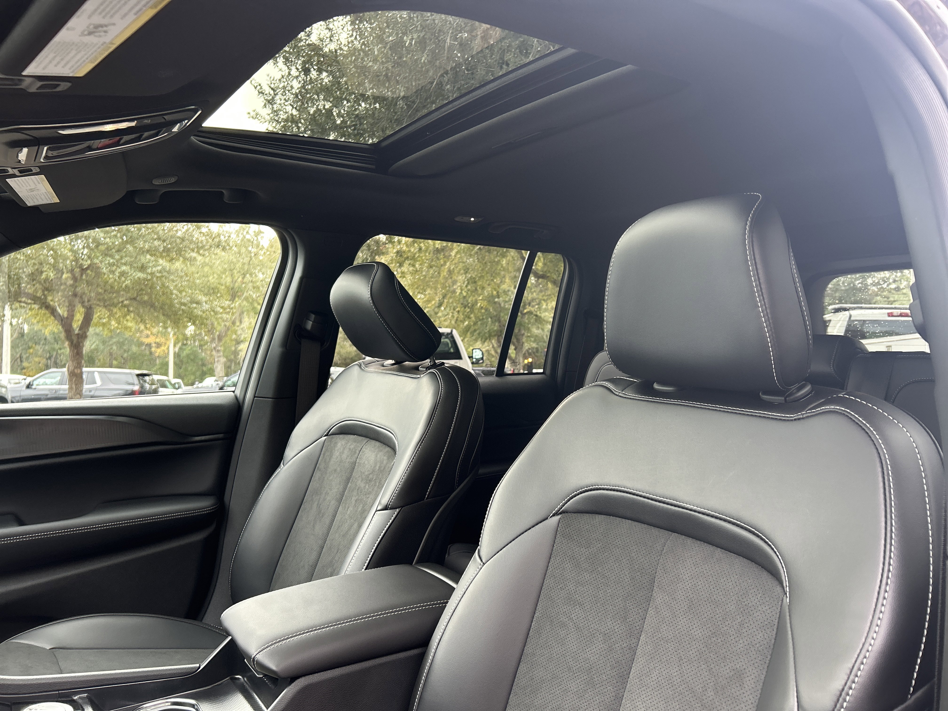 New 2025 Jeep Grand Cherokee Altitude image 15