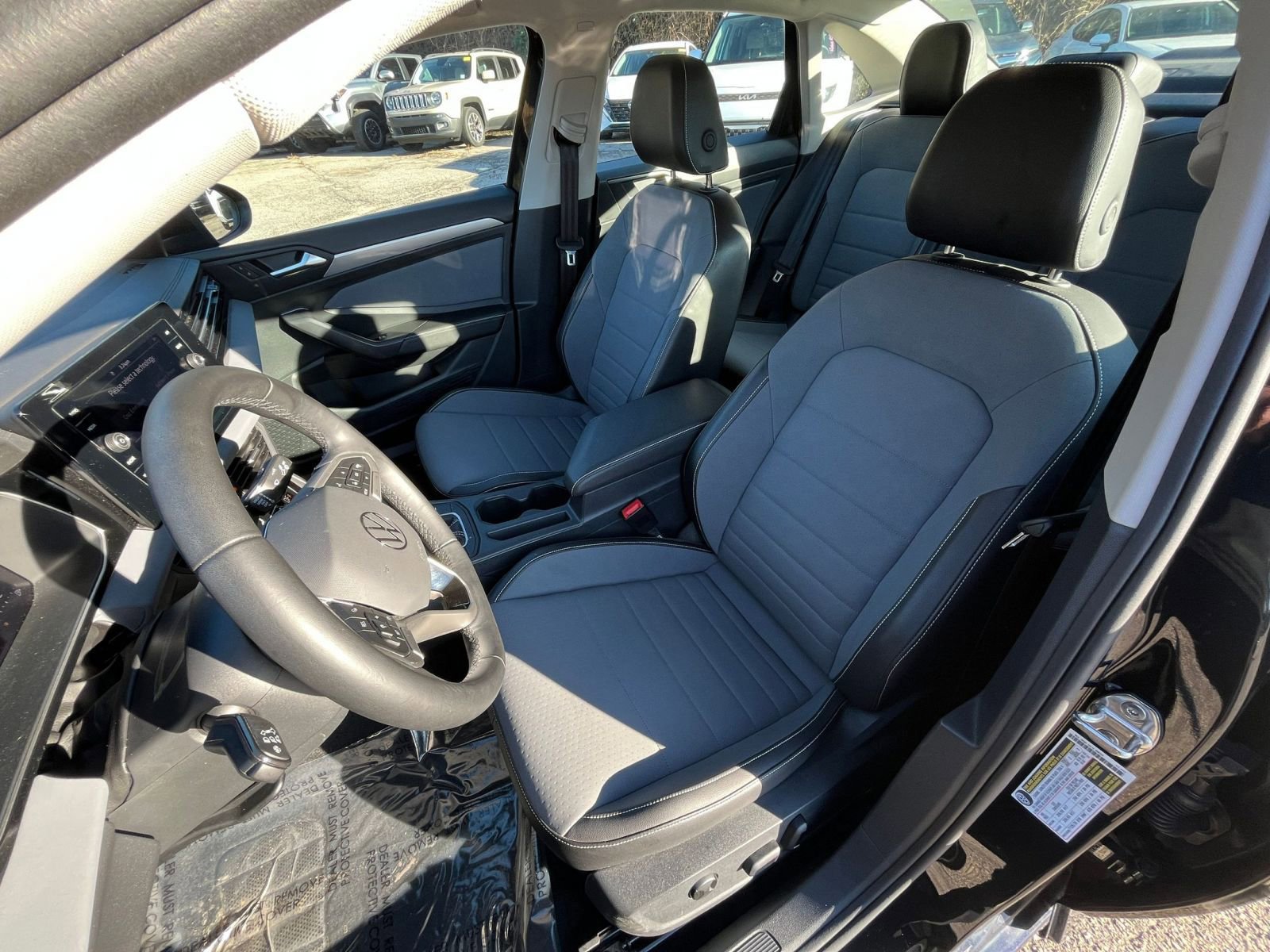 Used 2025 Volkswagen Jetta SE image 35