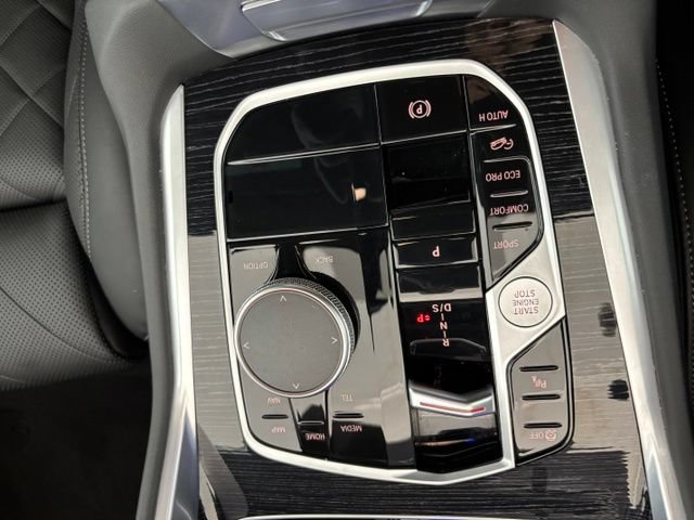 Used 2025 BMW X6 xDrive40i w/ Climate Comfort Package AWD/4WD image 18