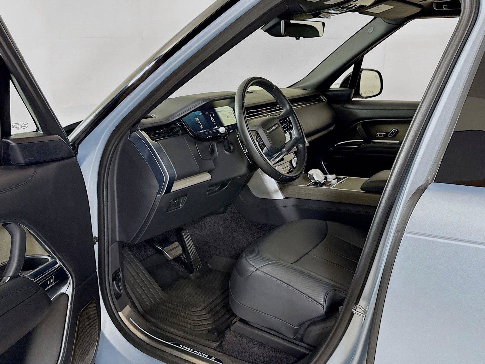 Used 2023 Land Rover Range Rover SV AWD/4WD image 13