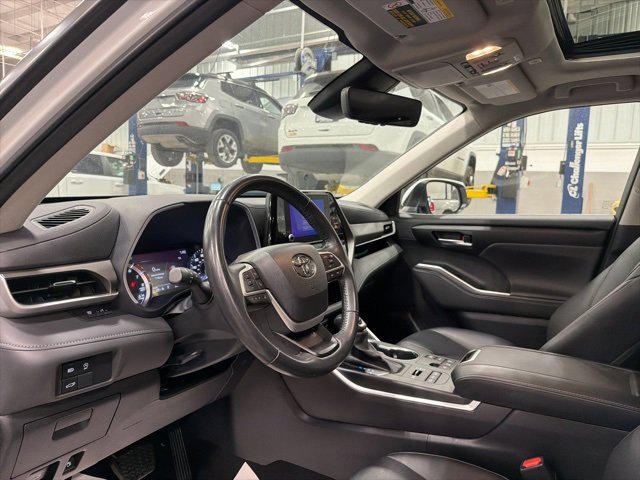 Certified 2024 Toyota Highlander AWD image 15