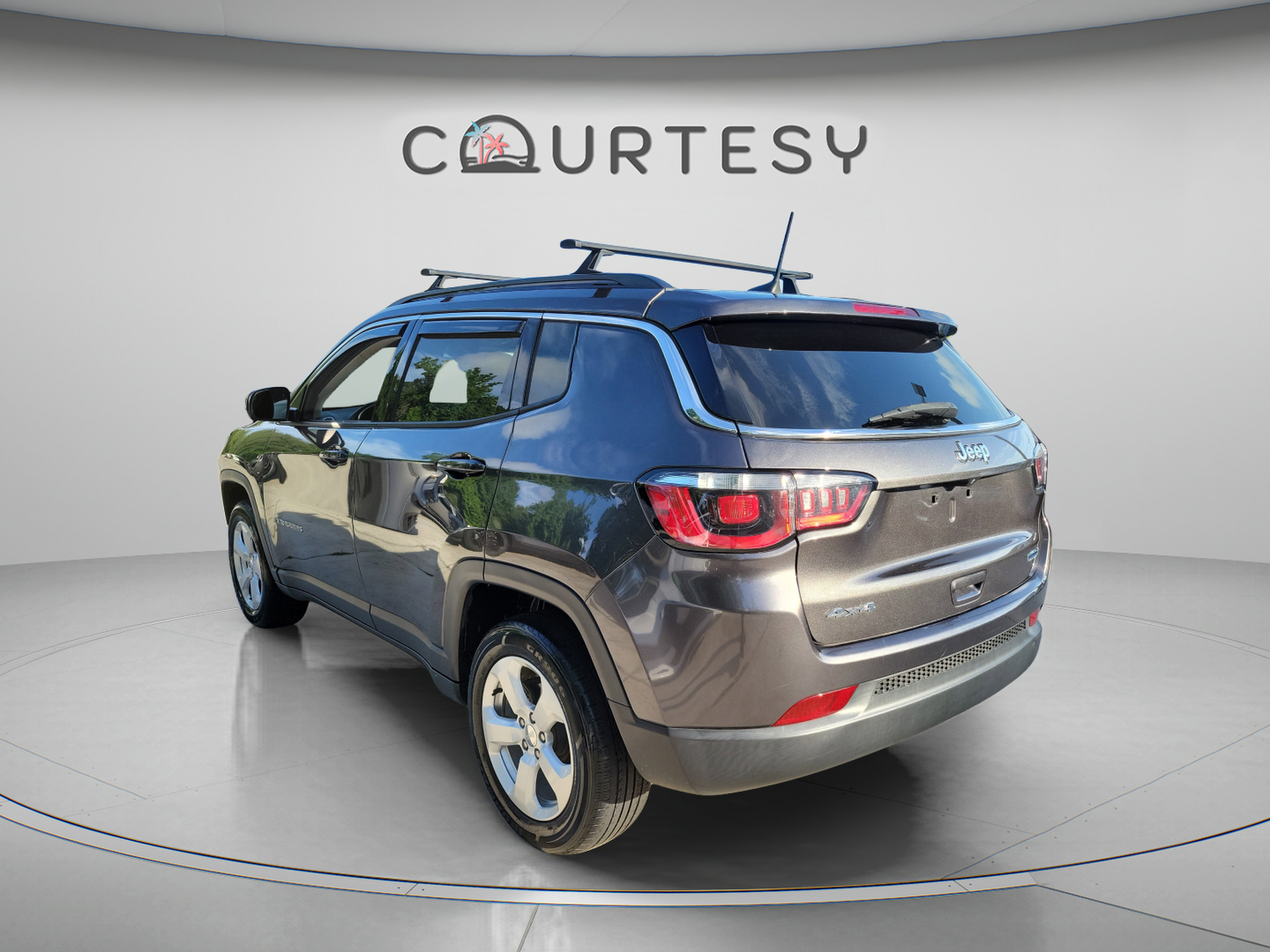 Used 2019 Jeep Compass Latitude w/ Cold Weather Group AWD/4WD image 2