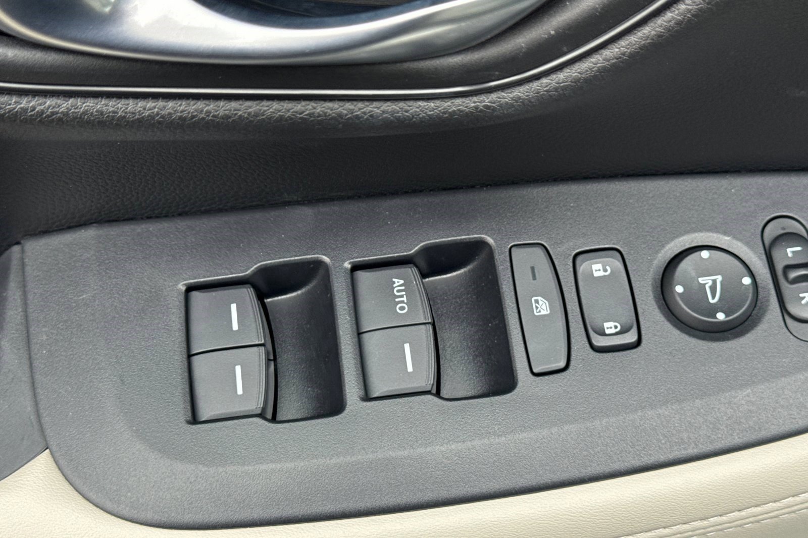 Certified 2025 Honda HR-V LX image 12