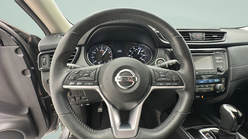 Used 2017 Nissan Rogue SV AWD/4WD image 14