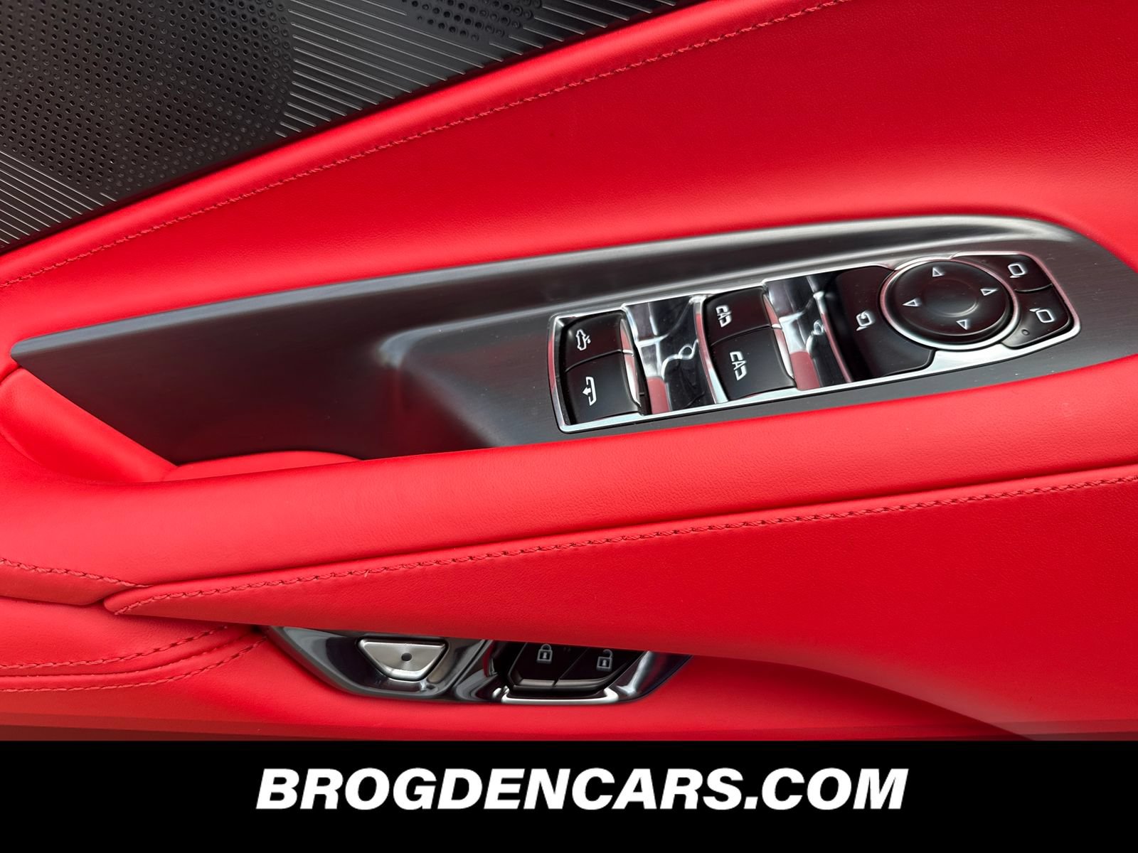Used 2024 Chevrolet Corvette Stingray Premium Conv w/ Z51 Performance Package RWD image 8