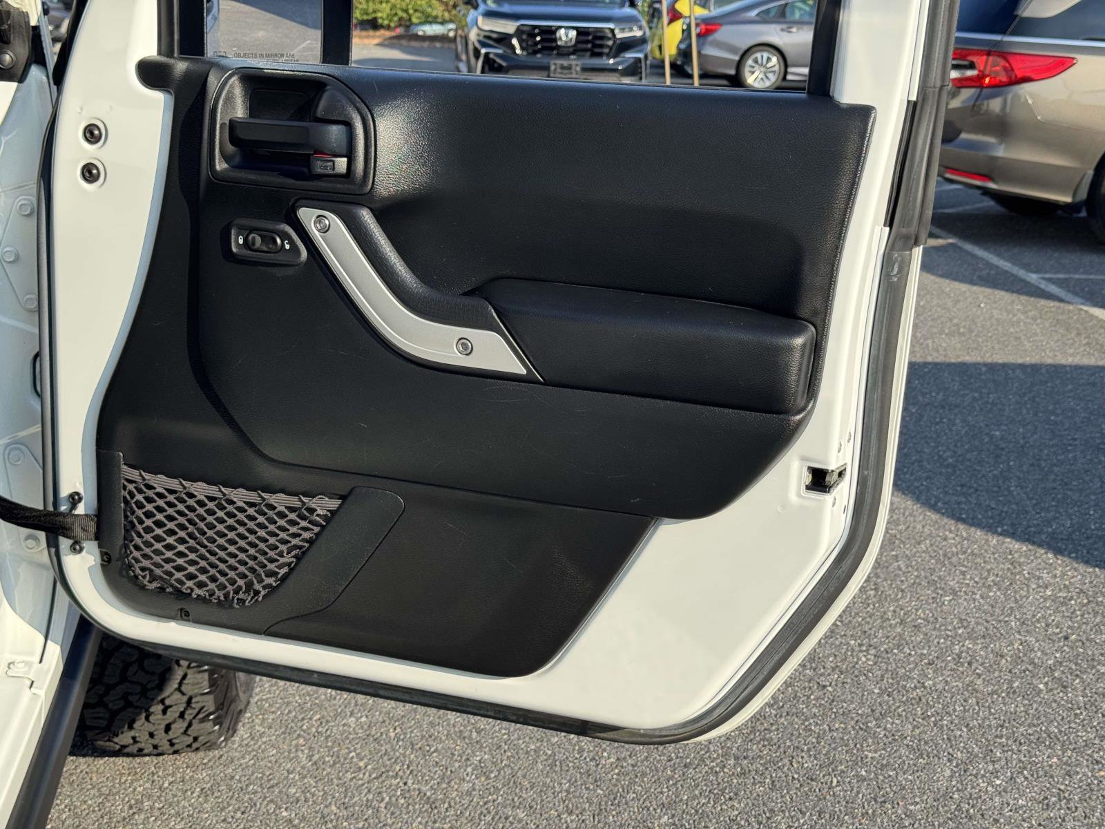 Used 2017 Jeep Wrangler Rubicon w/ Power Convenience Group image 11