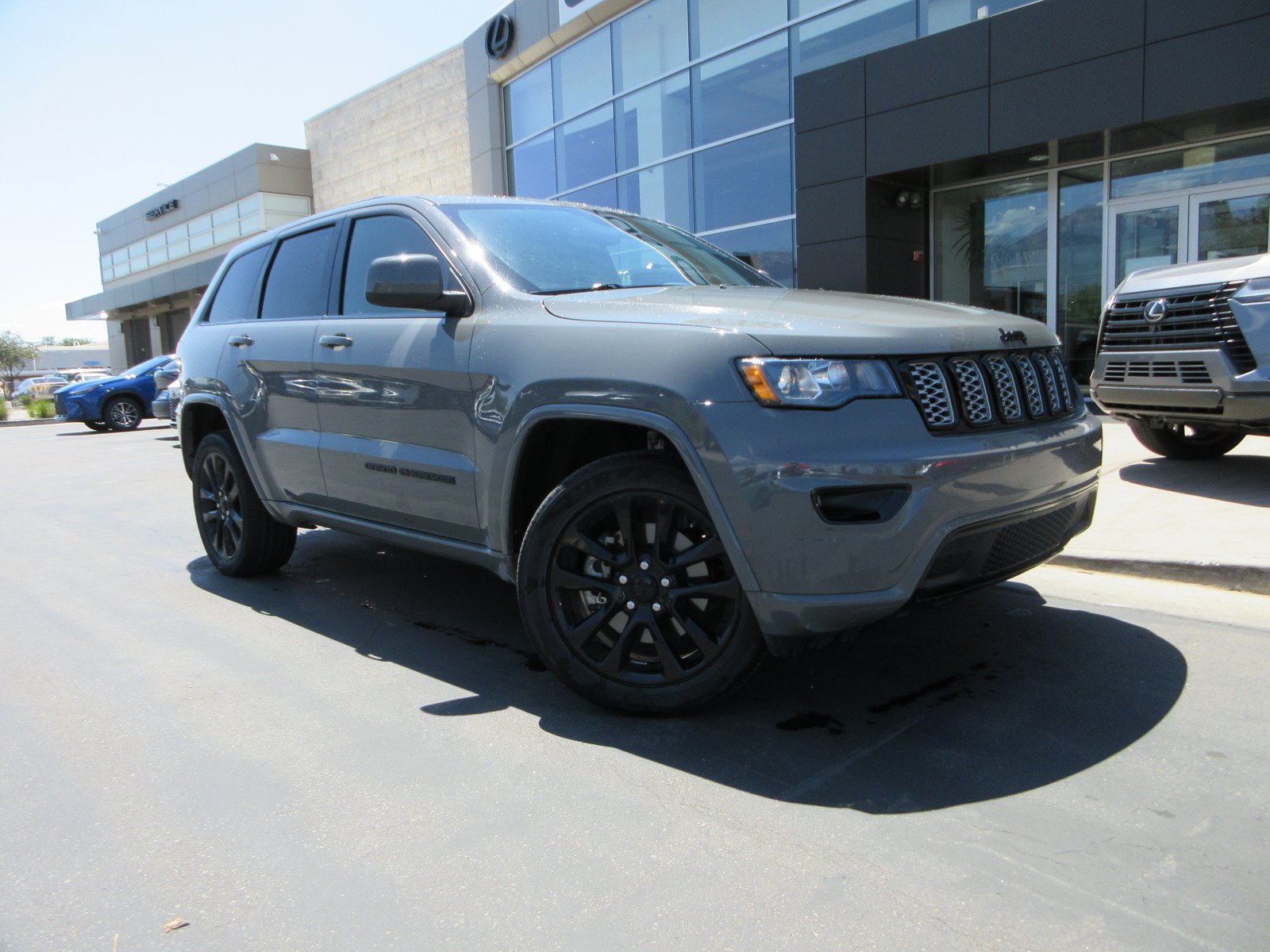 Used 2021 Jeep Grand Cherokee Laredo X AWD/4WD image 12