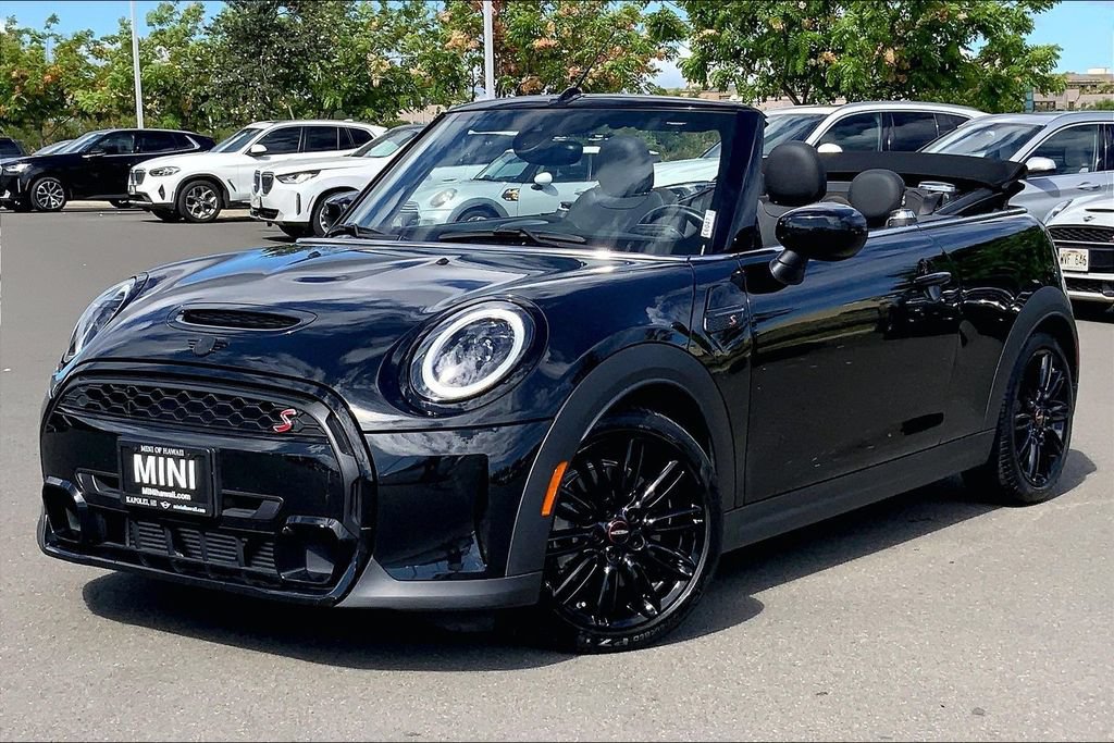 Used 2023 MINI Cooper S w/ Signature Upholstery Package FWD image 2