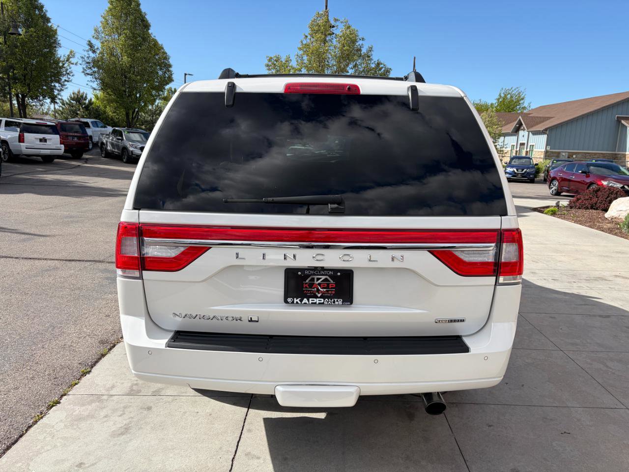 Used 2016 Lincoln Navigator L Select AWD/4WD image 11