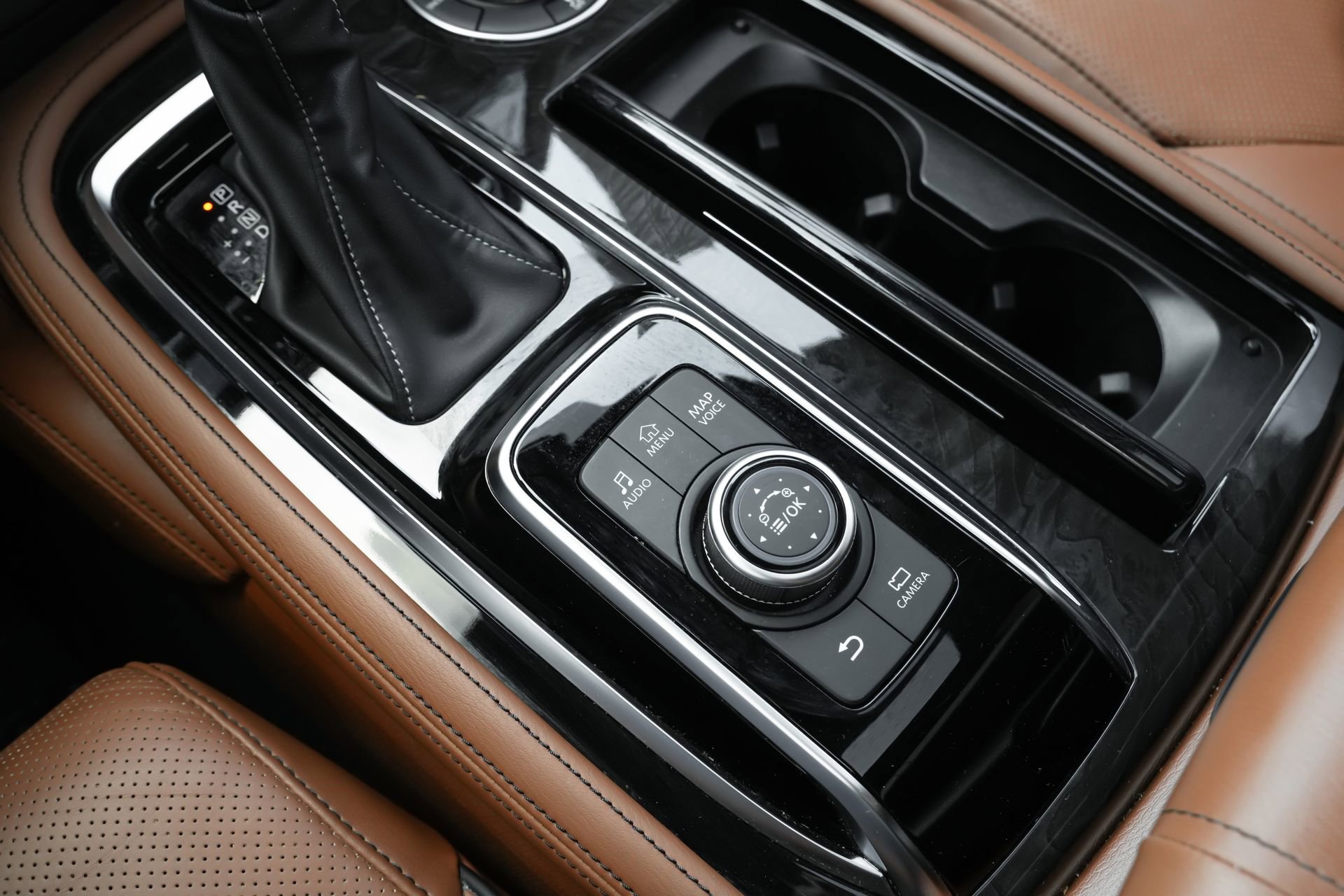 Used 2024 INFINITI QX80 Sensory image 17