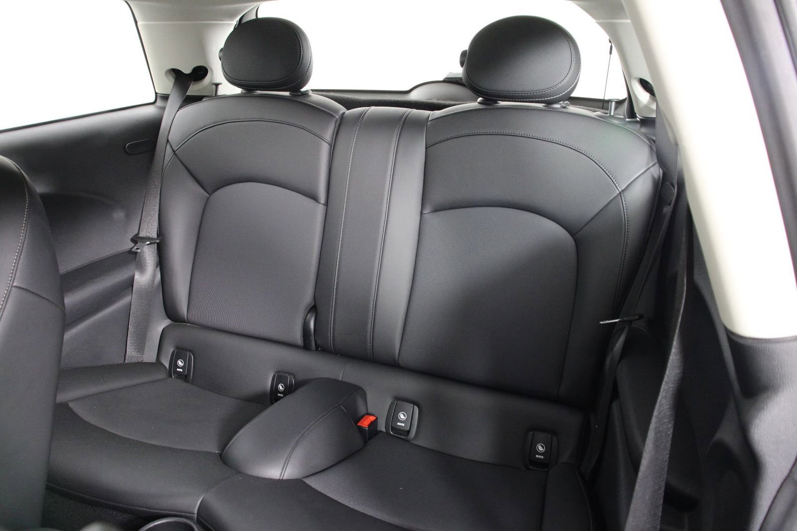 Used 2021 MINI Cooper 2-Door Hardtop image 30