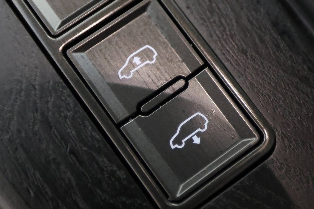 Used 2024 Lexus LX 600 4WD w/ Appearance Package image 32