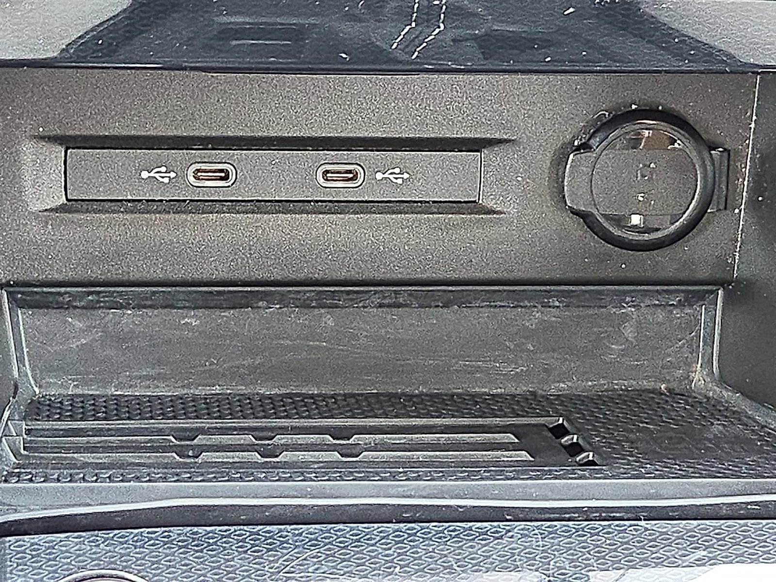 Used 2025 Volkswagen Taos SE image 17