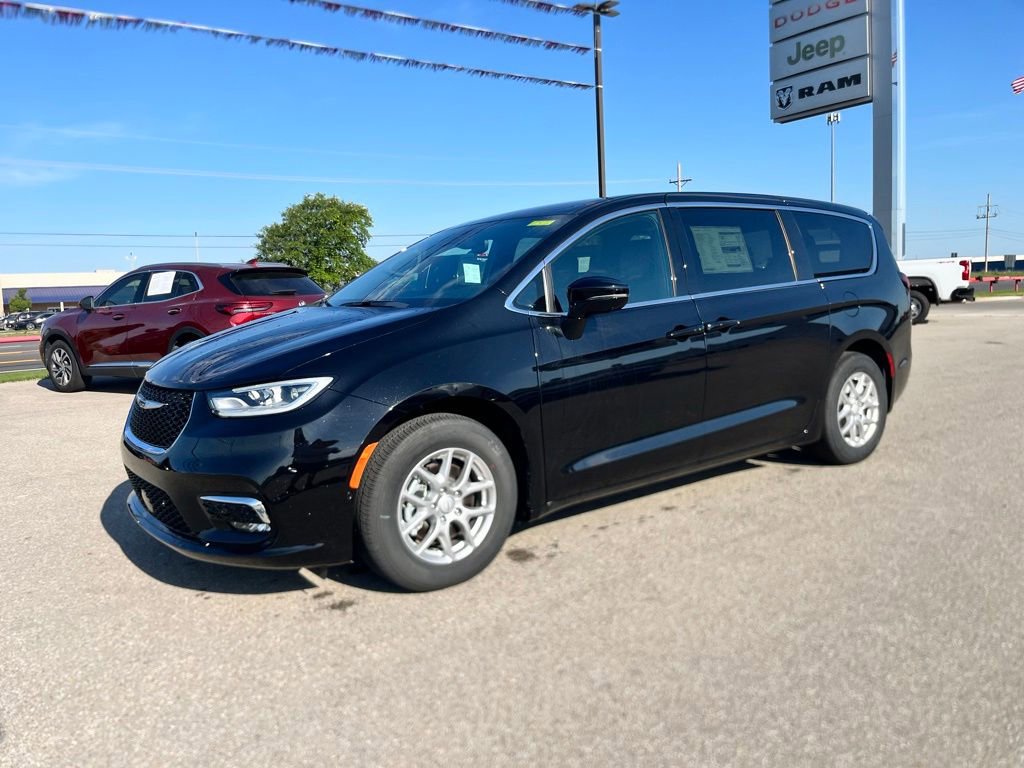 New 2026 Chrysler Pacifica Select FWD image 3
