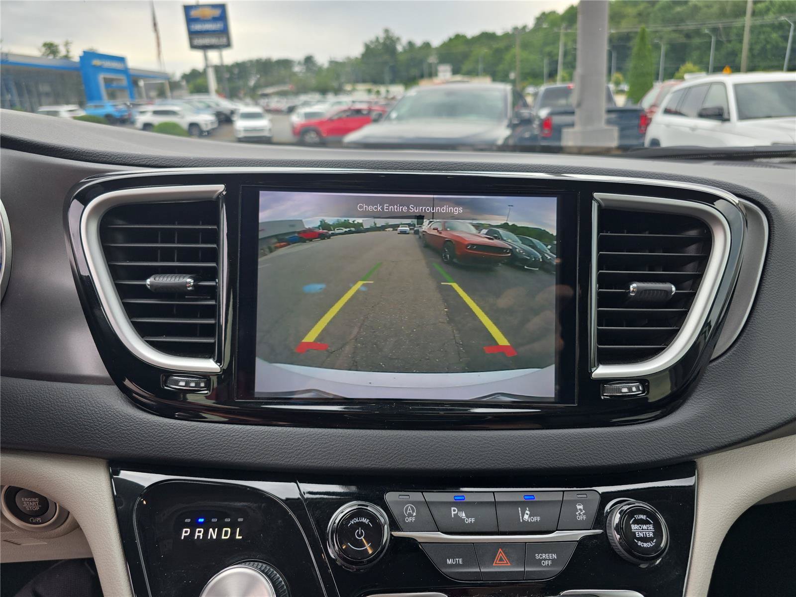 Used 2024 Chrysler Pacifica Touring-L FWD image 25