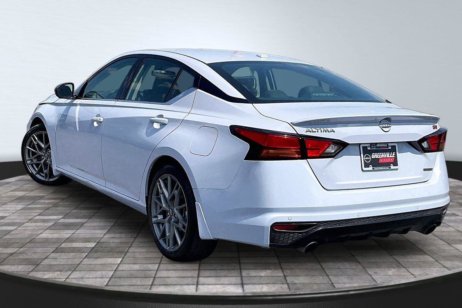 Certified 2024 Nissan Altima 2.0 SR FWD image 3