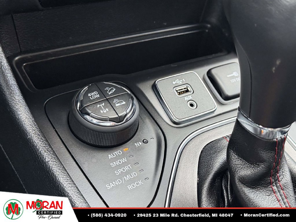 Used 2019 Jeep Cherokee Trailhawk w/ Cold Weather Group AWD/4WD image 23