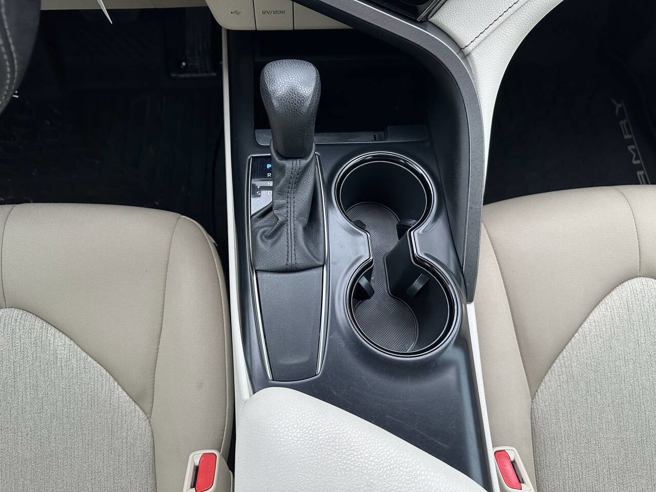 Used 2020 Toyota Camry LE image 17