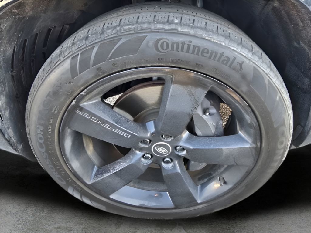 Used 2023 Land Rover Defender 130 X-Dynamic SE image 16