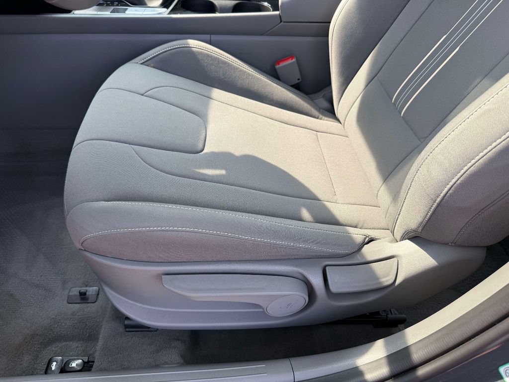 Used 2023 Hyundai Elantra SEL w/ Convenience Package FWD image 13