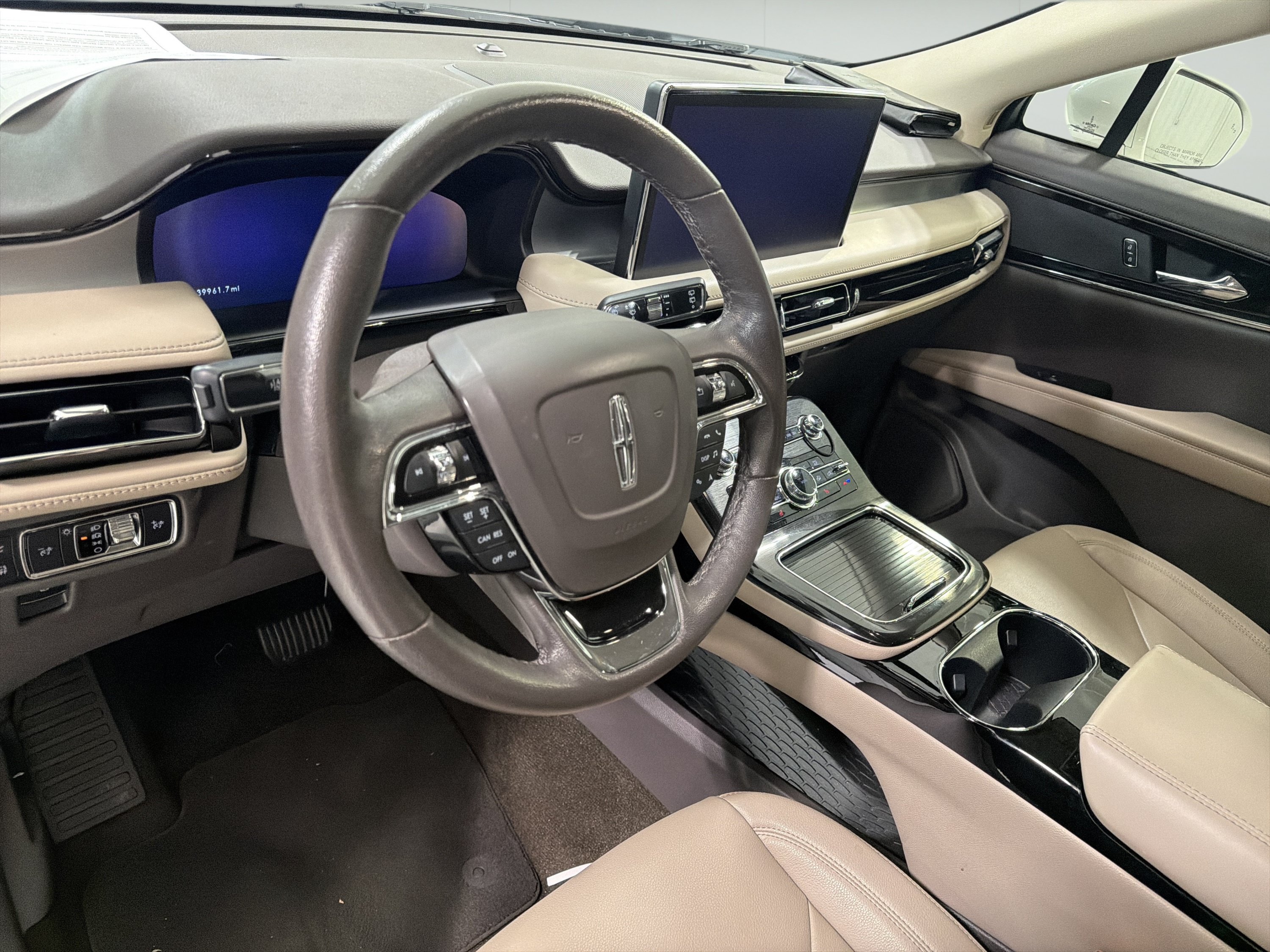 Used 2023 Lincoln Nautilus AWD w/ Premium Package image 15