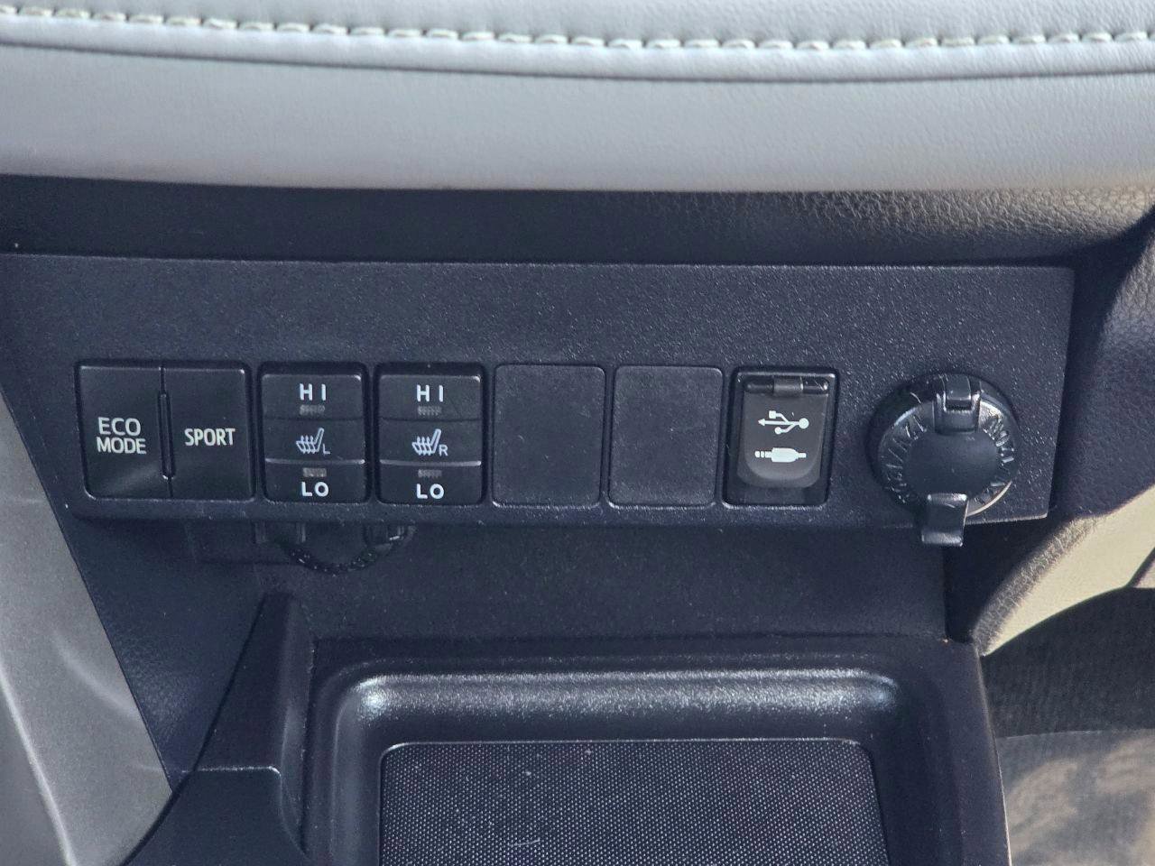 Used 2014 Toyota RAV4 Limited image 23