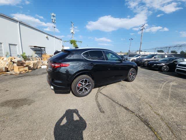 Used 2021 Alfa Romeo Stelvio Ti AWD/4WD image 11